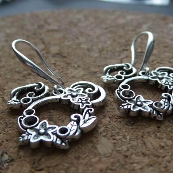Mouse Head Silver Necklace & Earrings - Picture 4 of 8
